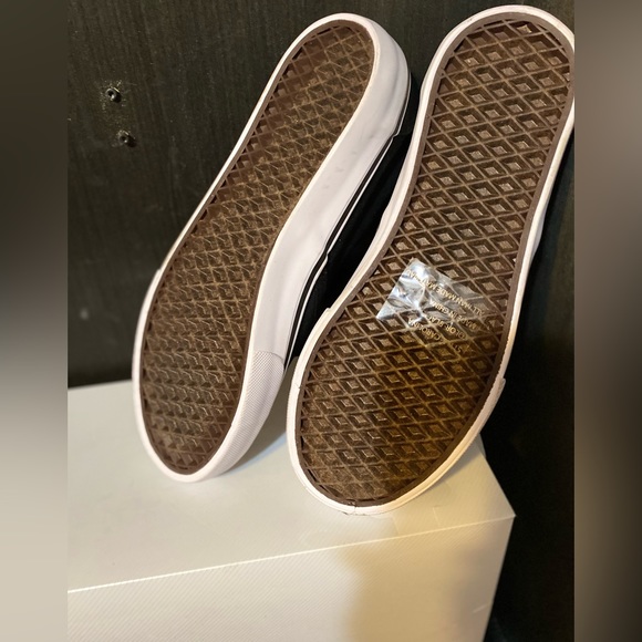 NWOT Women’s Black Deck Slip on Canvas Shoes Size:5 - Picture 6 of 7